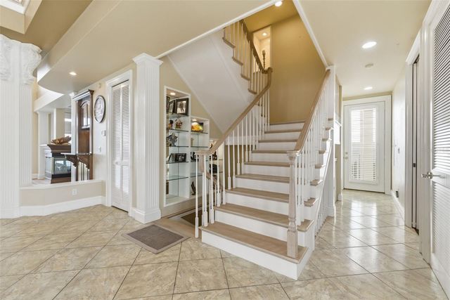 24 N PINE CIRCLE, Belleair, FL 33756