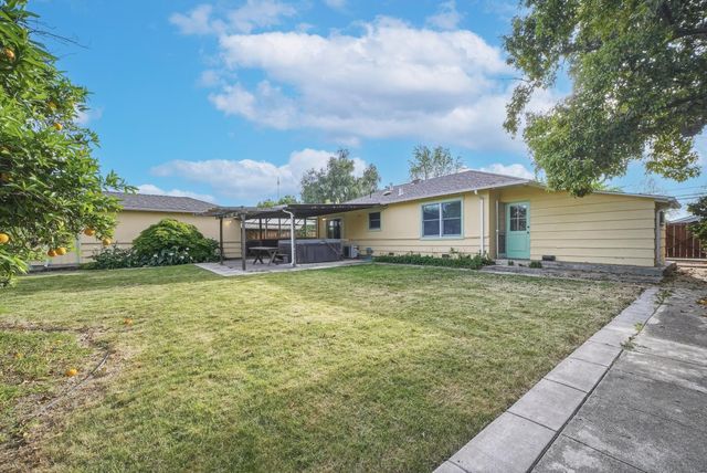 90 Victor Avenue, Campbell, CA 95008