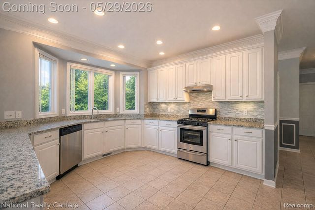 2056 Somerville, Rochester Hills, MI 48307