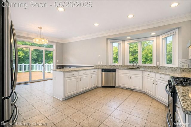 2056 Somerville, Rochester Hills, MI 48307