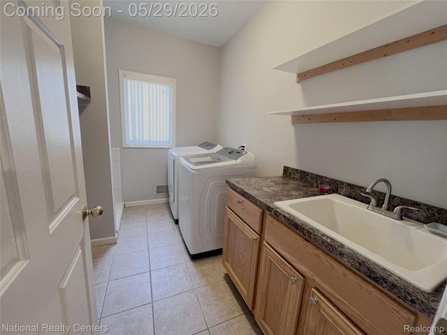 2056 Somerville, Rochester Hills, MI 48307