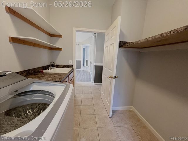 2056 Somerville, Rochester Hills, MI 48307