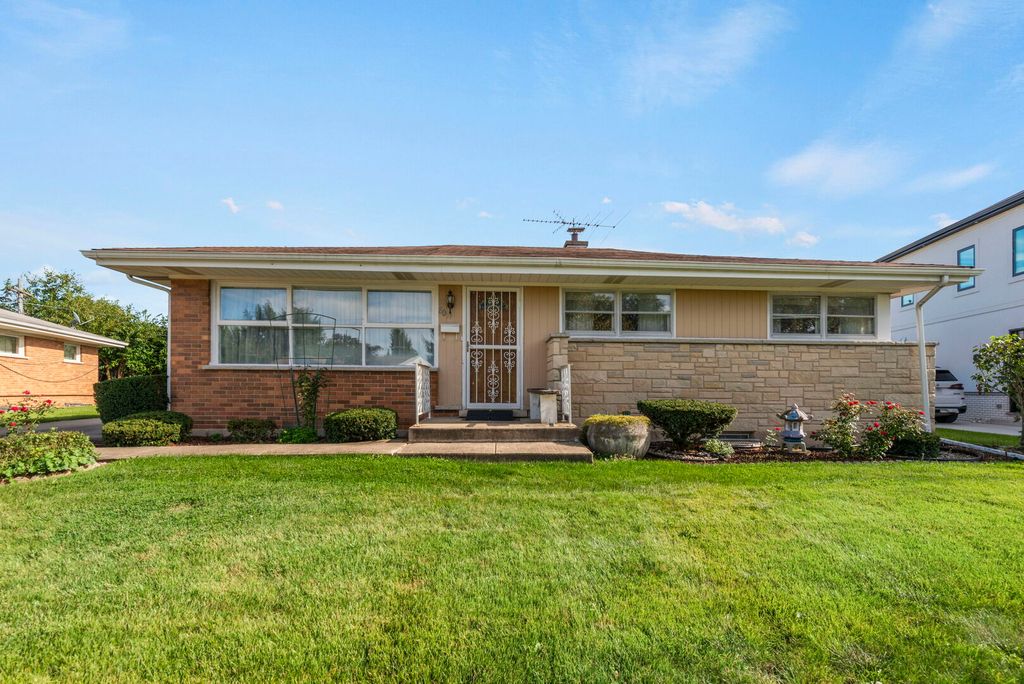 8051 W Leland Avenue, Norridge, IL 60706 — exterior