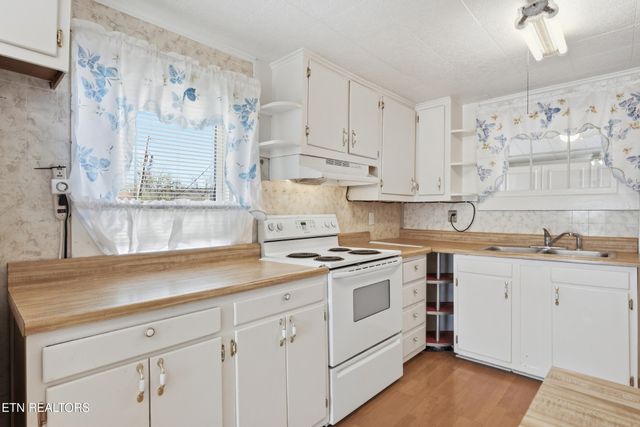 601 Kingston St, Lenoir City, TN 37771