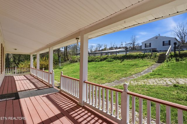 601 Kingston St, Lenoir City, TN 37771