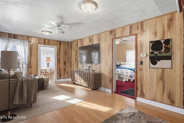 601 Kingston St, Lenoir City, TN 37771