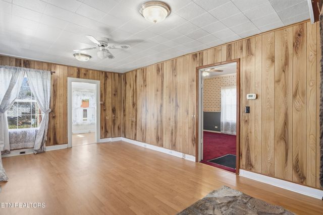 601 Kingston St, Lenoir City, TN 37771