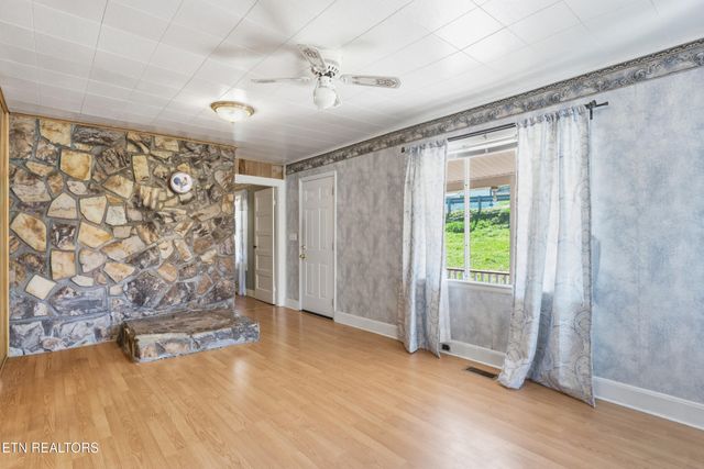 601 Kingston St, Lenoir City, TN 37771