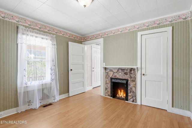 601 Kingston St, Lenoir City, TN 37771