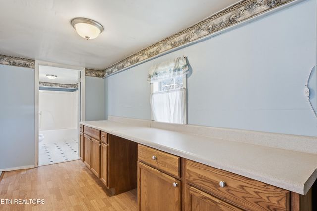 601 Kingston St, Lenoir City, TN 37771