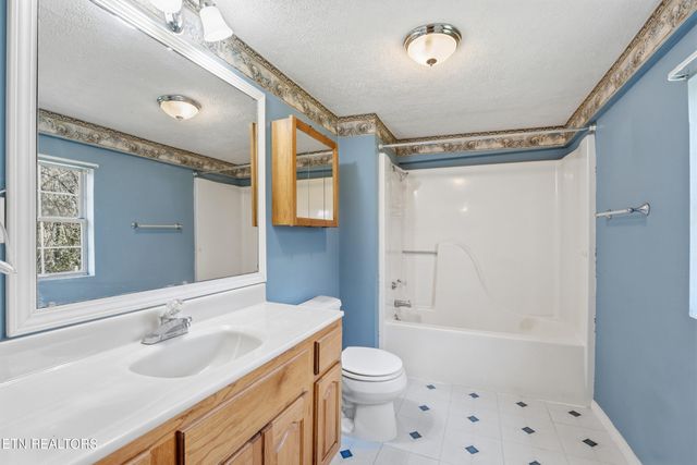 601 Kingston St, Lenoir City, TN 37771