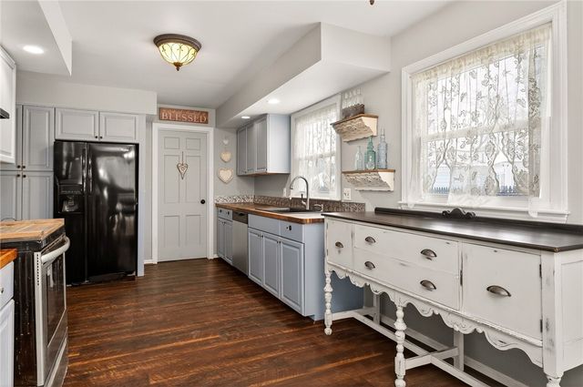 94 Newfield Drive, Greece, NY 14616