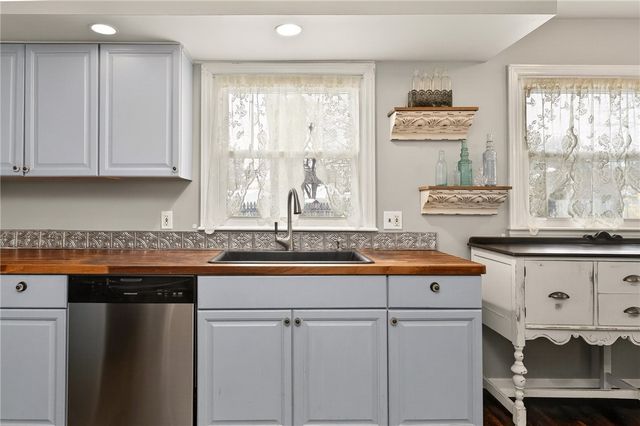 94 Newfield Drive, Greece, NY 14616