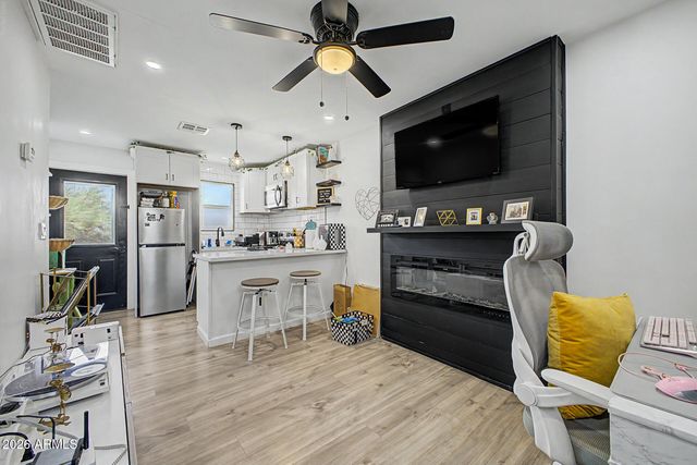 1447 E MOUNTAIN VIEW Road, Phoenix, AZ 85020