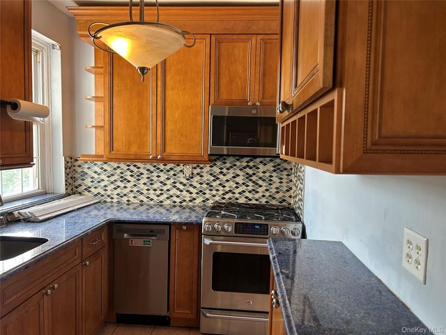 230 Central Avenue 3-I, Lawrence, NY 11559