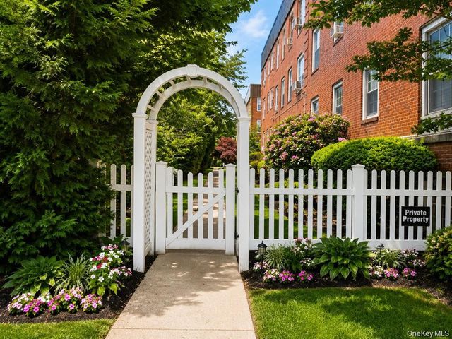 230 Central Avenue 3-I, Lawrence, NY 11559