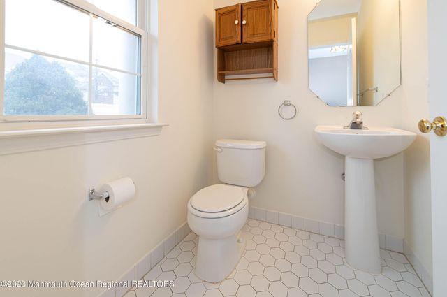 28 Picket Place, Freehold, NJ 07728