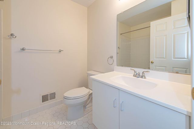 28 Picket Place, Freehold, NJ 07728