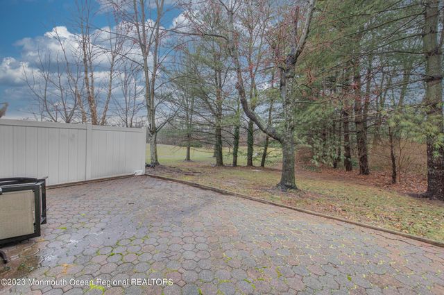 28 Picket Place, Freehold, NJ 07728