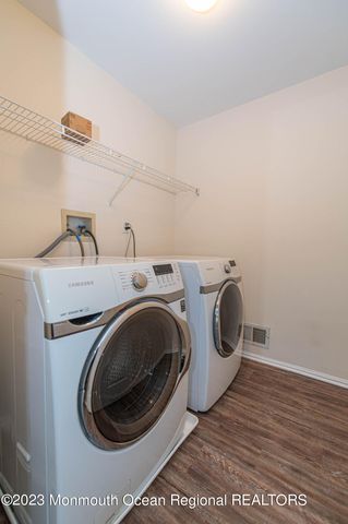 28 Picket Place, Freehold, NJ 07728