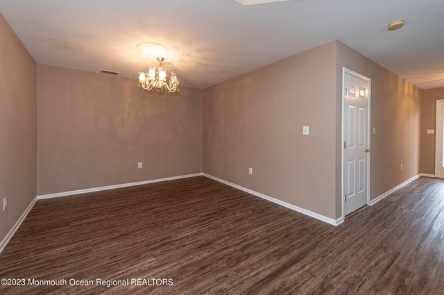 28 Picket Place, Freehold, NJ 07728