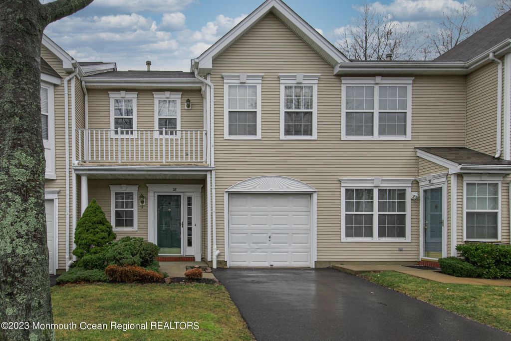 28 Picket Place, Freehold, NJ 07728