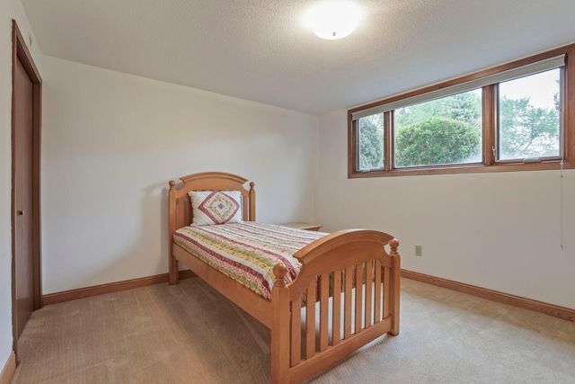 518 Rolls Road, New Brighton, MN 55112