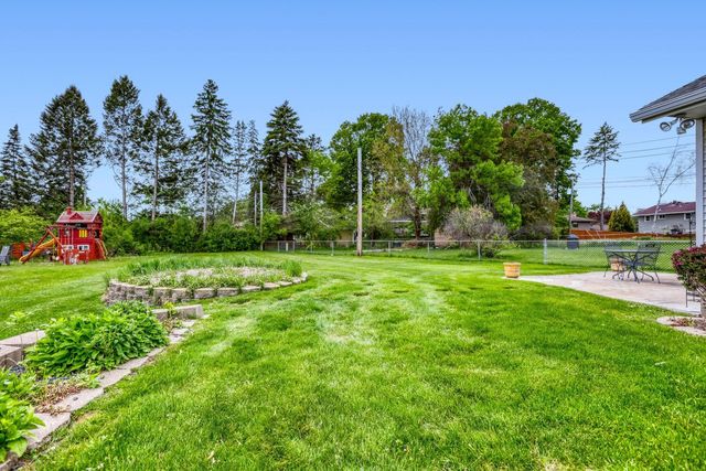 518 Rolls Road, New Brighton, MN 55112