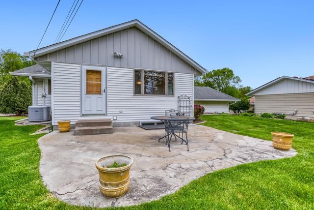 518 Rolls Road, New Brighton, MN 55112