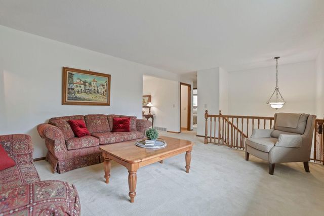 518 Rolls Road, New Brighton, MN 55112