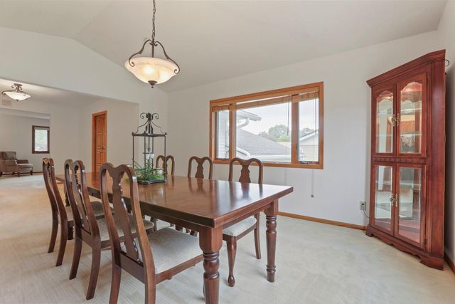 518 Rolls Road, New Brighton, MN 55112