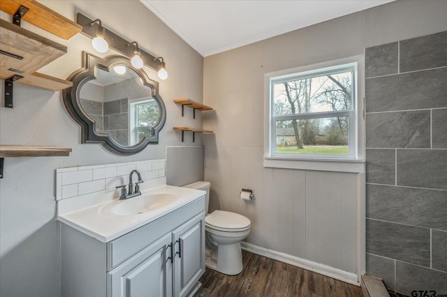 501 S Railroad St, Troup, TX 75789