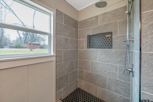 501 S Railroad St, Troup, TX 75789