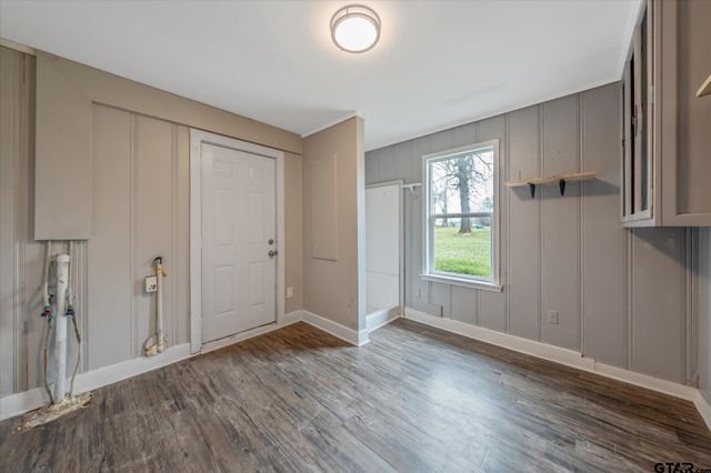 501 S Railroad St, Troup, TX 75789