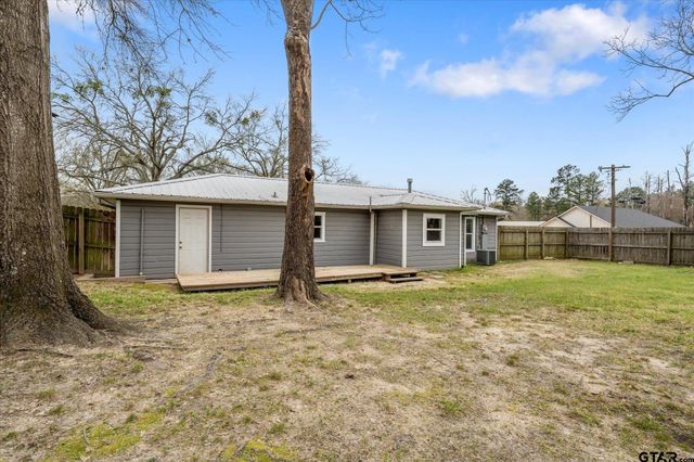 501 S Railroad St, Troup, TX 75789