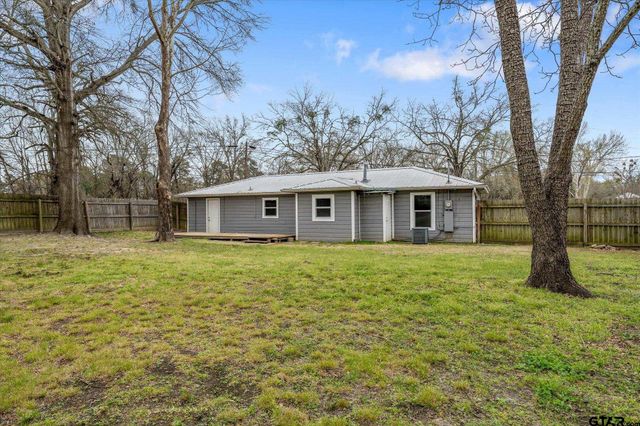 501 S Railroad St, Troup, TX 75789