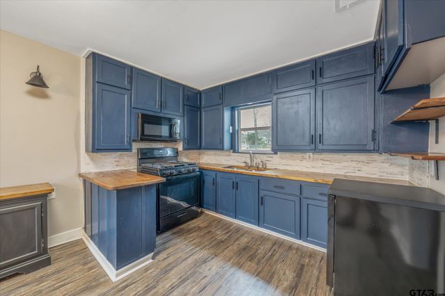 501 S Railroad St, Troup, TX 75789