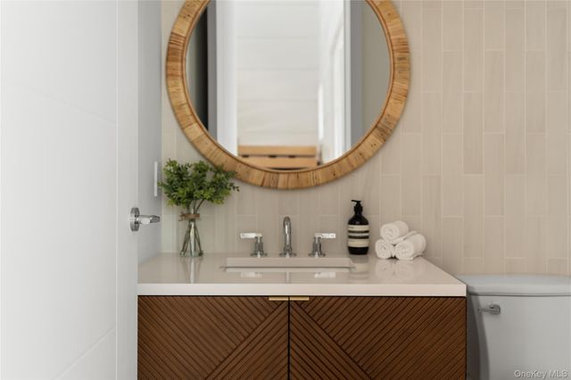 100 Narrow Lane, Southampton, NY 11968