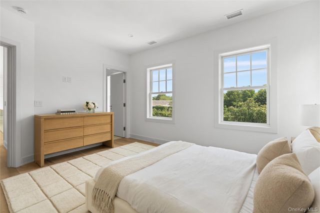 100 Narrow Lane, Southampton, NY 11968