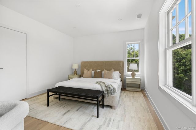 100 Narrow Lane, Southampton, NY 11968