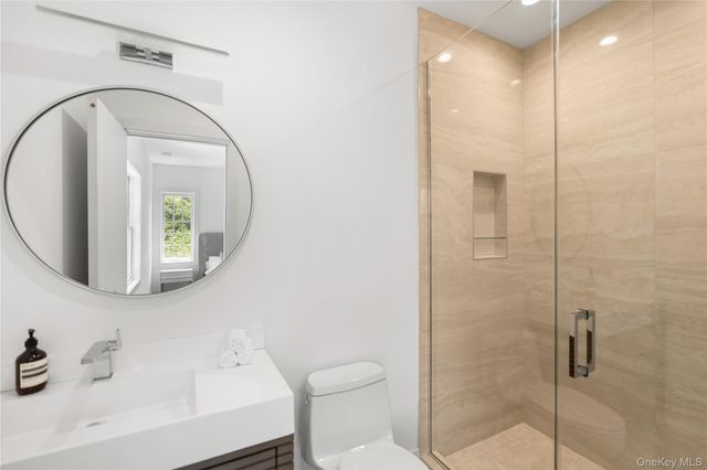 100 Narrow Lane, Southampton, NY 11968