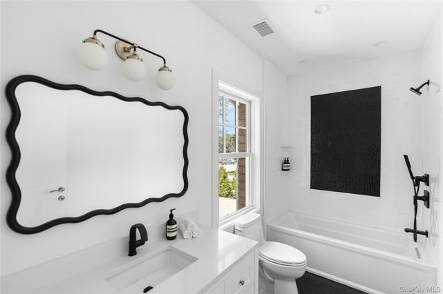 100 Narrow Lane, Southampton, NY 11968