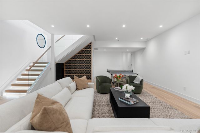 100 Narrow Lane, Southampton, NY 11968