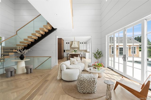 100 Narrow Lane, Southampton, NY 11968