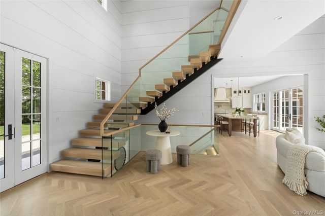 100 Narrow Lane, Southampton, NY 11968