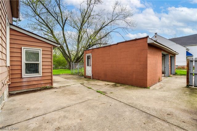 15413 Raymond Street, Maple Heights, OH 44137