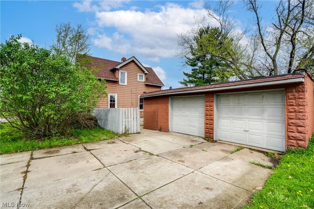 15413 Raymond Street, Maple Heights, OH 44137