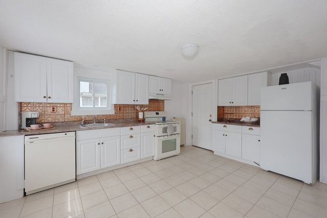 59 Lancaster St, Leominster, MA 01453