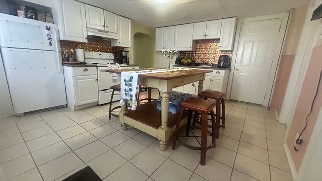 59 Lancaster St, Leominster, MA 01453