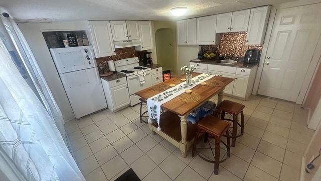 59 Lancaster St, Leominster, MA 01453